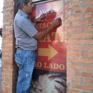 Adesivo em Vidro 