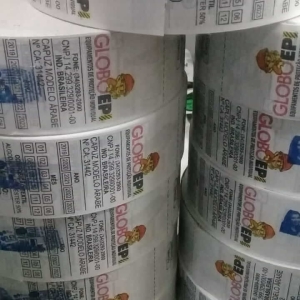 etiquetas em tecido nylon resinado para uniformes e camisetas 