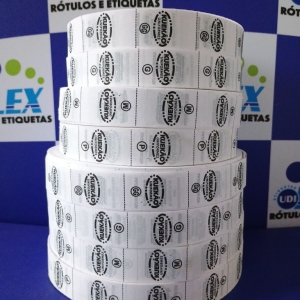 etiquetas em tecido nylon resinado para uniformes e camisetas 