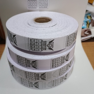 etiquetas em tecido nylon resinado para uniformes e camisetas 