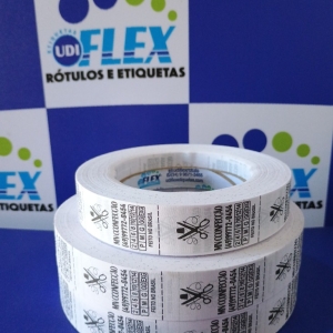 etiquetas em tecido nylon resinado para uniformes e camisetas 